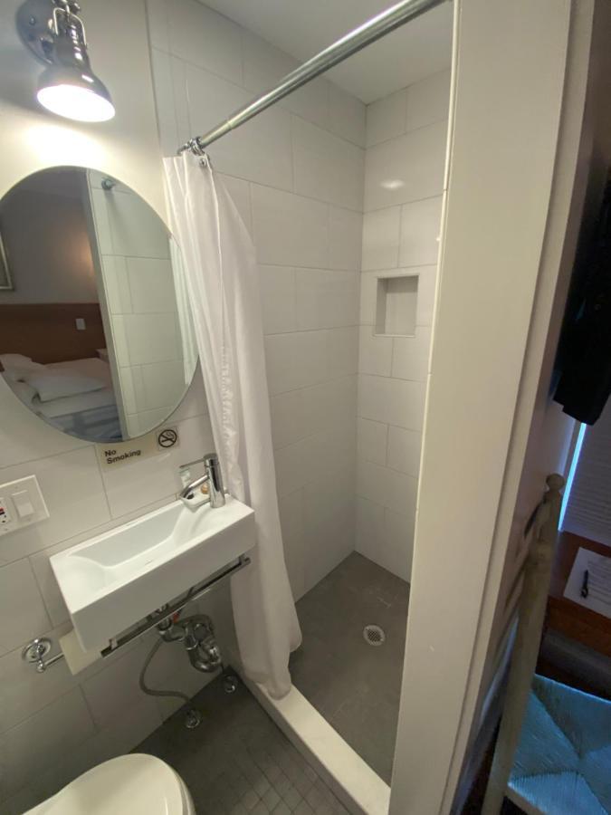 The Clarendon House Bed & Breakfast Провинстаун Екстериор снимка