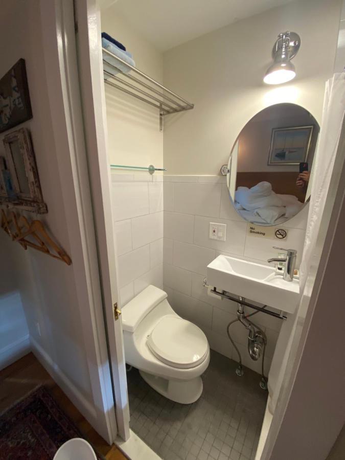 The Clarendon House Bed & Breakfast Провинстаун Екстериор снимка
