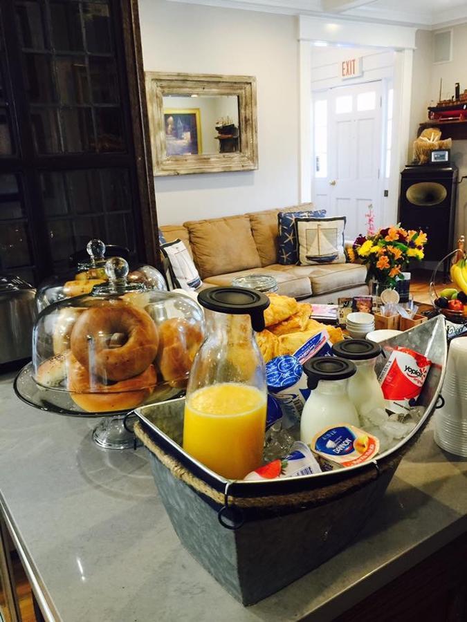 The Clarendon House Bed & Breakfast Провинстаун Екстериор снимка