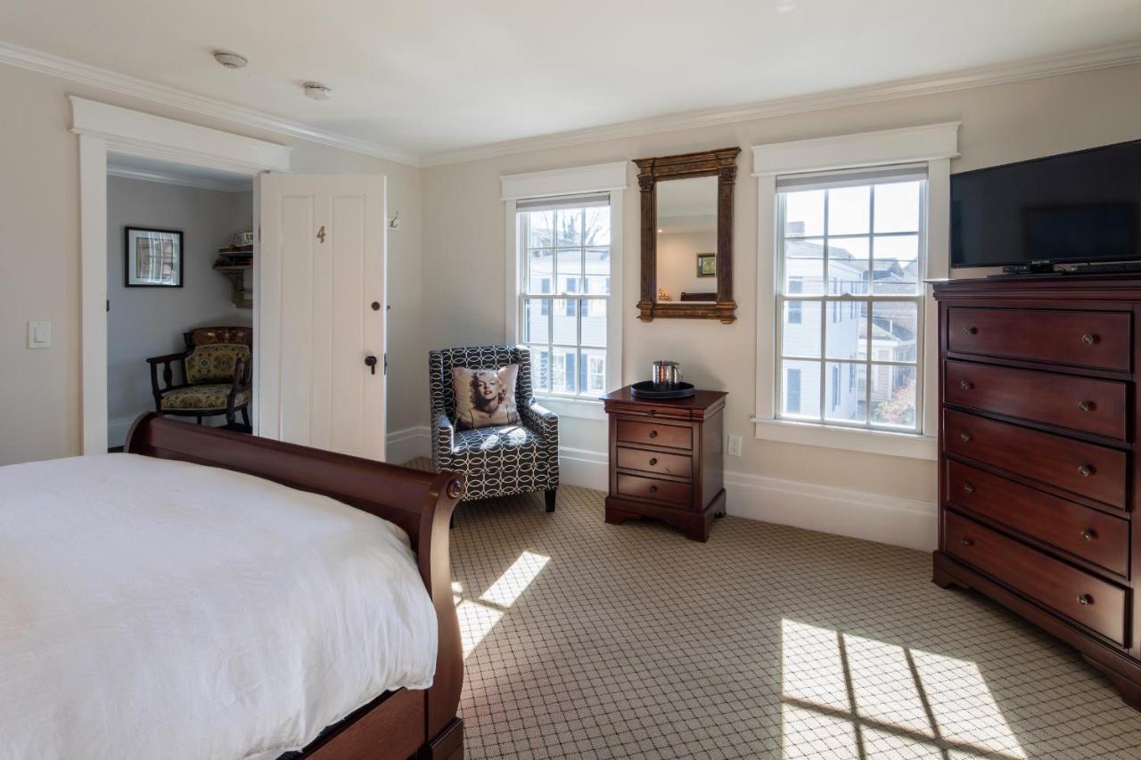 The Clarendon House Bed & Breakfast Провинстаун Екстериор снимка