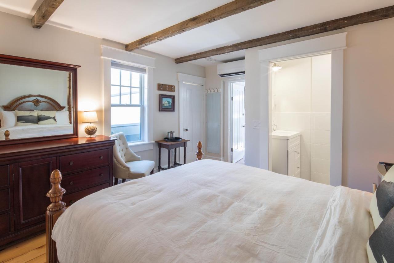 The Clarendon House Bed & Breakfast Провинстаун Екстериор снимка
