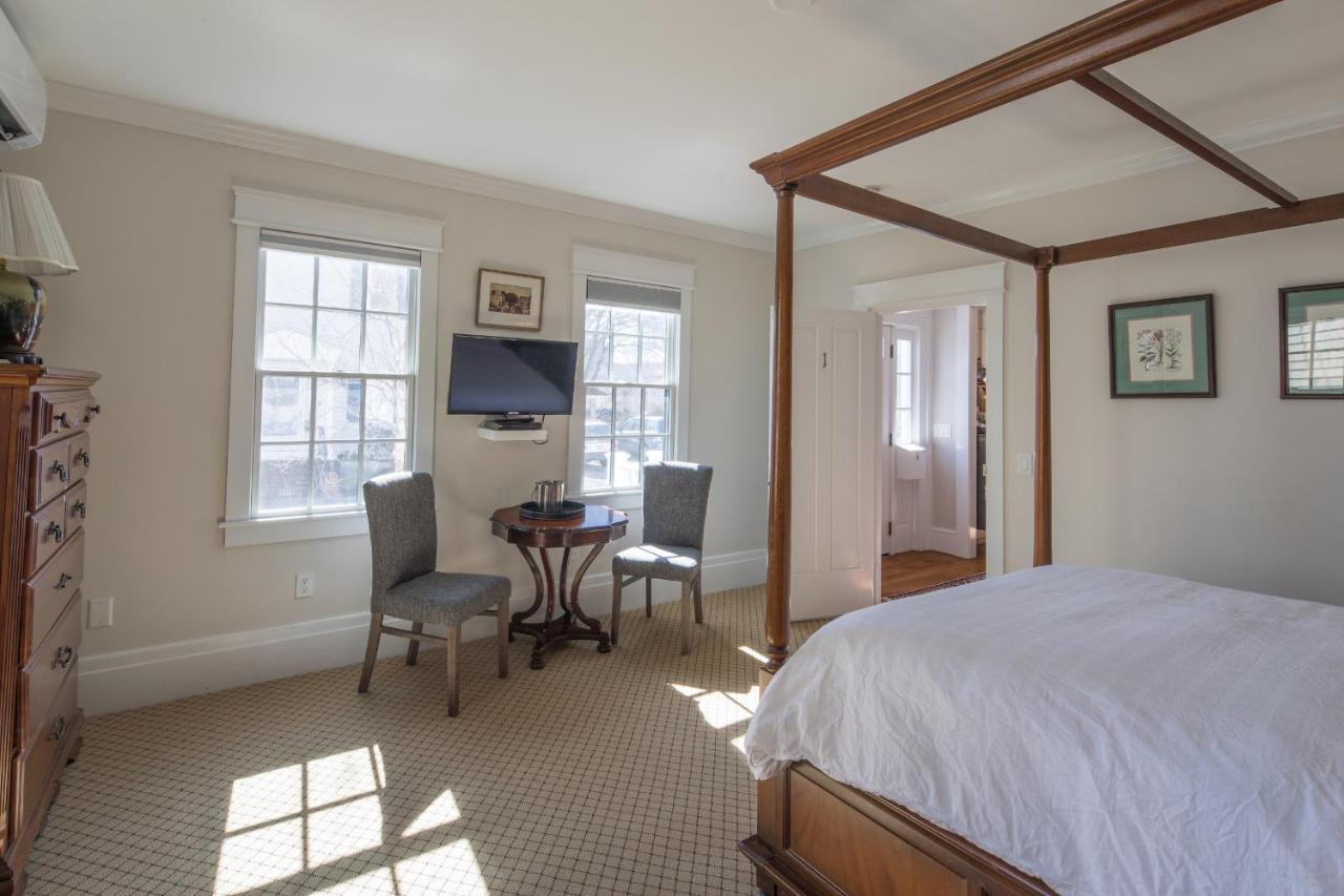 The Clarendon House Bed & Breakfast Провинстаун Екстериор снимка